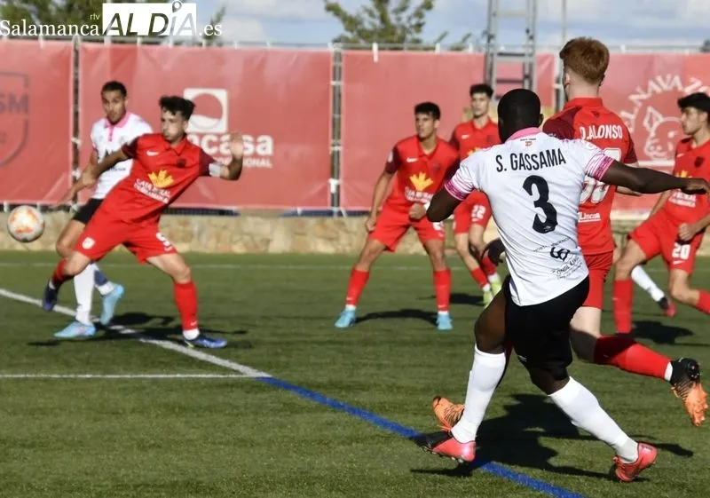 Foto 8 - El Salamanca UDS y el Santa Marta firman las tablas en un derbi lleno de emoci&oacute;n y pol&eacute;mica (1-1)