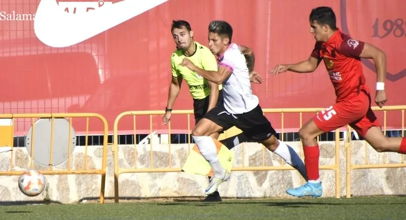 Foto 5 - El Salamanca UDS y el Santa Marta firman las tablas en un derbi lleno de emoci&oacute;n y pol&eacute;mica (1-1)