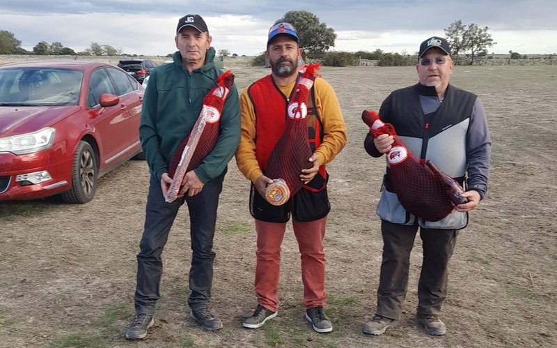 Tirada al plato en Villar de Peralonso, broche a la VI Feria Canina 