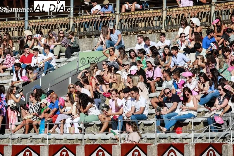Ambiente esta tarde en la plaza de La Glorieta