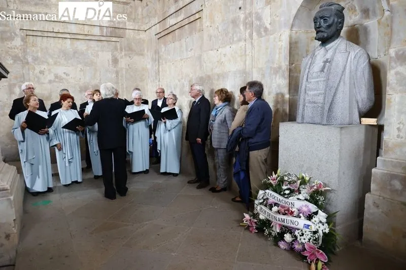 Ofrenda floral por el Día de Unamuno en el Palacio de Anaya. Foto de David Sañudo