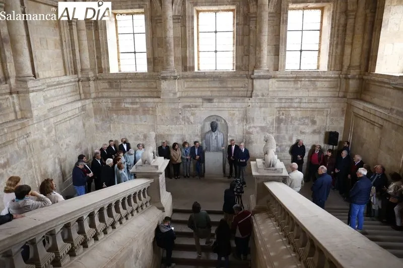 Ofrenda floral por el Día de Unamuno en el Palacio de Anaya. Foto de David Sañudo