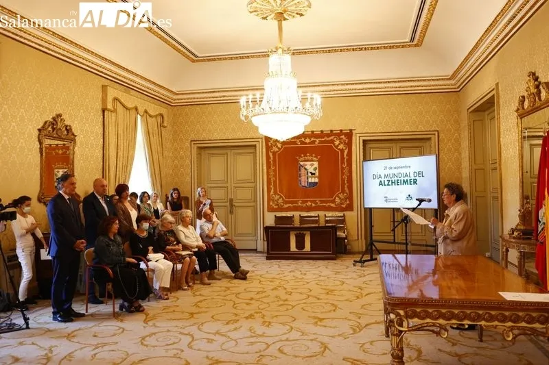 Recepción en el Ayuntamiento a la Asociación de Familiares de Alzheimer de Salamanca (AFA-Salamanca) con motivo de la celebración del Día Mundial de esta enfermedad. Foto de David Sañudo