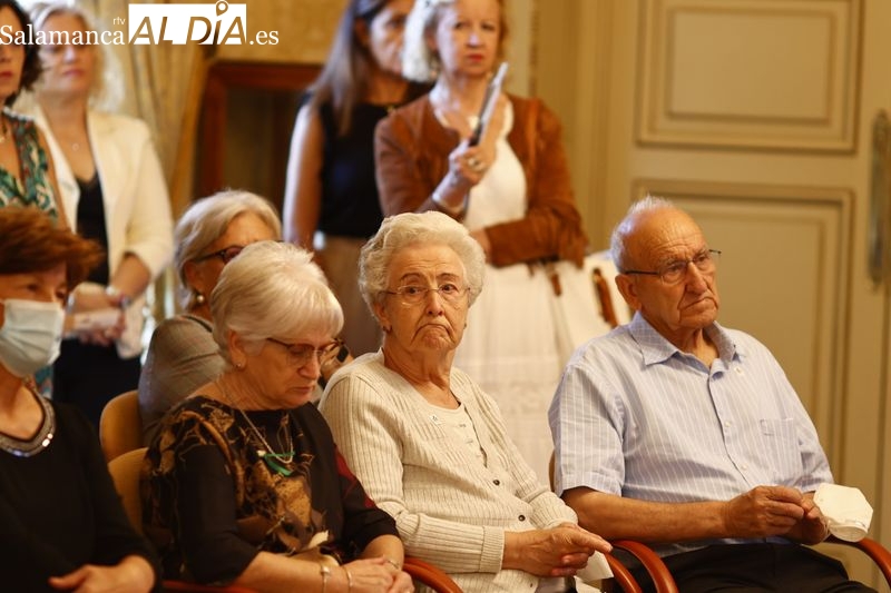 Recepción en el Ayuntamiento a la Asociación de Familiares de Alzheimer de Salamanca (AFA-Salamanca) con motivo de la celebración del Día Mundial de esta enfermedad. Foto de David Sañudo