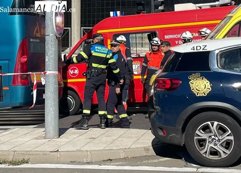 Efectivos de la Policía junto al lugar del atropello