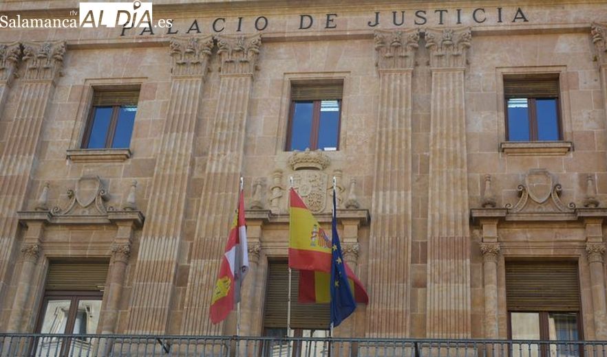 Fachada de la Audiencia Provincial de Salamanca, en la Gran Vía. Foto de archivo