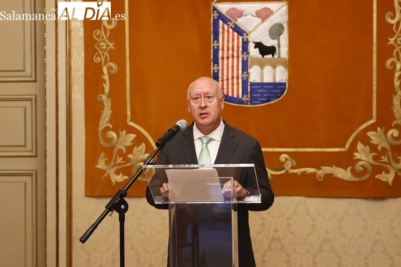 El concejal de Promoción Económica, Juan José Sánchez Alonso, en la presentación de este curso gratuito para “apoyar al comercio local en su proceso de adaptación y transformación, necesario para ser sostenibles en el tiempo”. Foto de David Sañudo