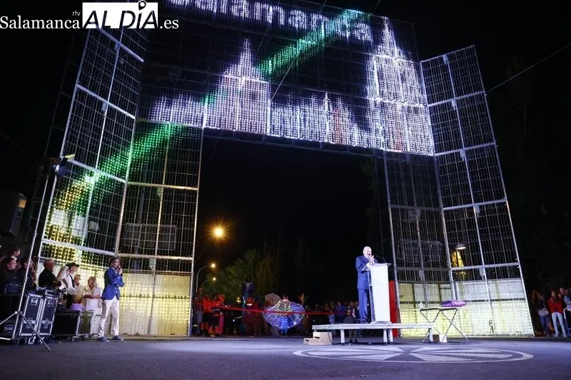 Actos en la Aldehuela con motivo del encendedido de la iluminación del Recinto Ferial. Foto de David Sañudo