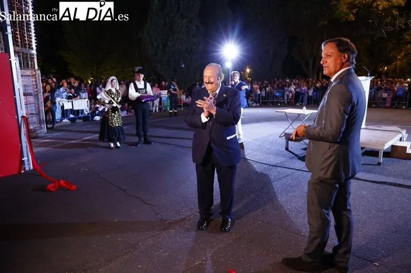 Actos en la Aldehuela con motivo del encendedido de la iluminación del Recinto Ferial. Foto de David Sañudo