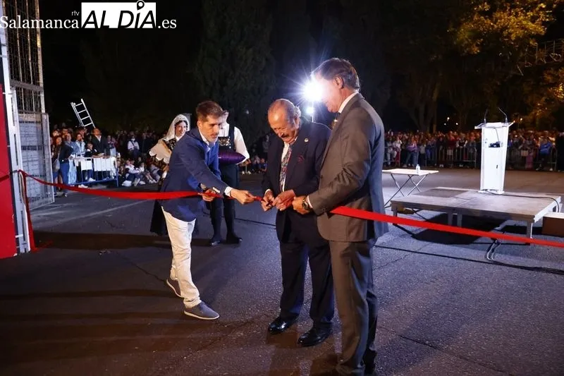 Actos en la Aldehuela con motivo del encendedido de la iluminación del Recinto Ferial. Foto de David Sañudo