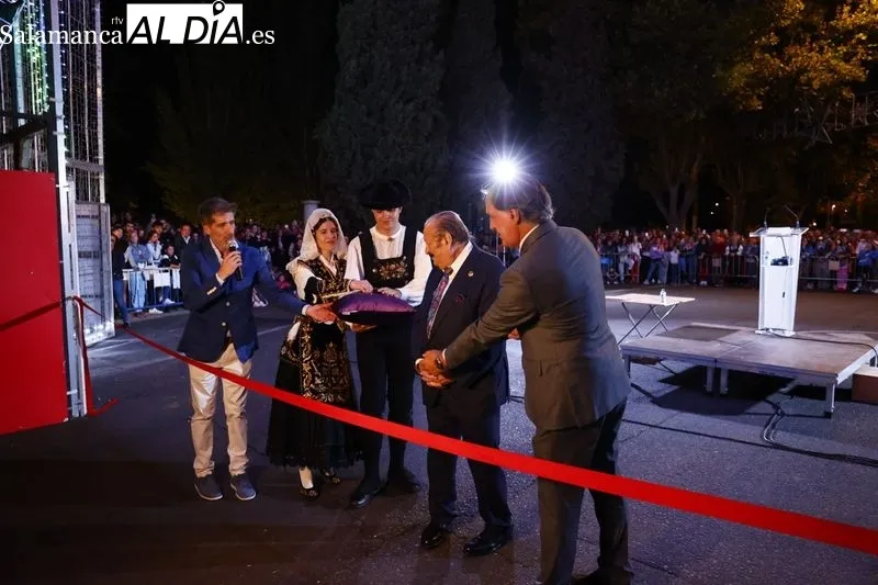 Actos en la Aldehuela con motivo del encendedido de la iluminación del Recinto Ferial. Foto de David Sañudo