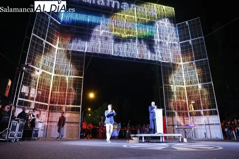 Actos en la Aldehuela con motivo del encendedido de la iluminación del Recinto Ferial. Foto de David Sañudo