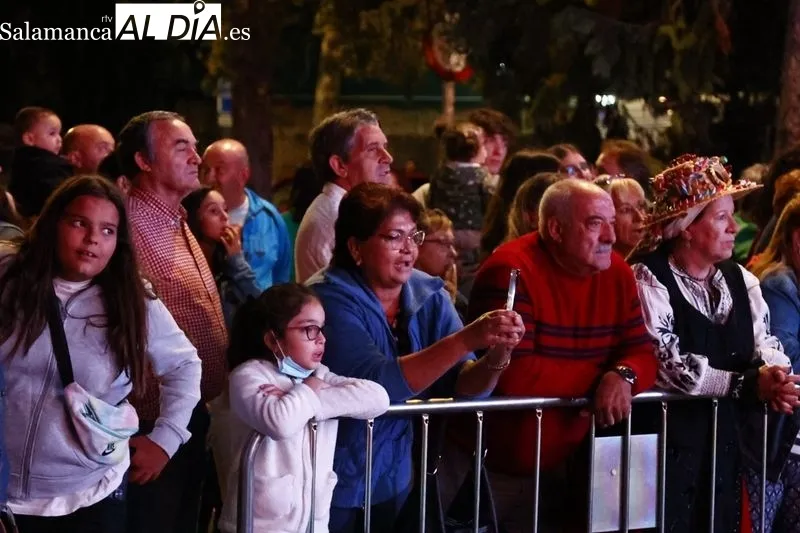 Actos en la Aldehuela con motivo del encendedido de la iluminación del Recinto Ferial. Foto de David Sañudo
