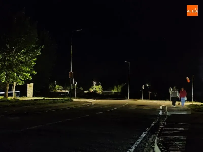 Foto 3 - La ausencia de luz se convierte en costumbre en la traves&iacute;a Clemente Velasco