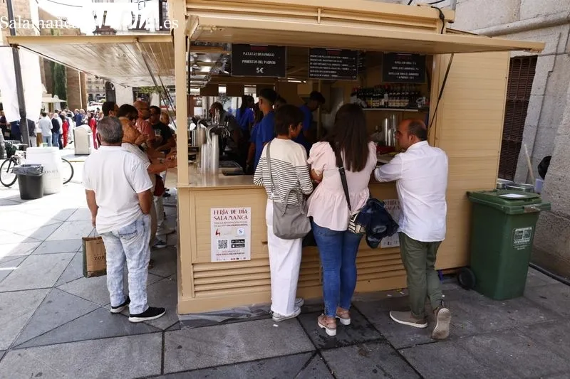 Inauguración de la Feria de Día en las casetas de la plaza del Mercado. Foto de David Sañudo