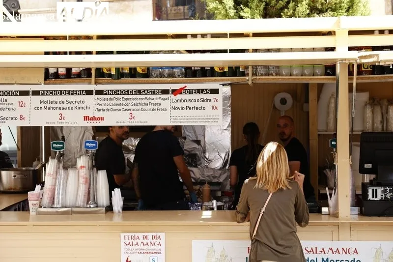 Inauguración de la Feria de Día en las casetas de la plaza del Mercado. Foto de David Sañudo