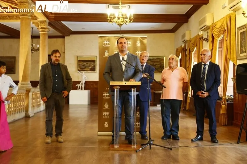 Inauguración de la muestra 'El toro y el arte' en el Casino de Salamanca. Foto de David Sañudo