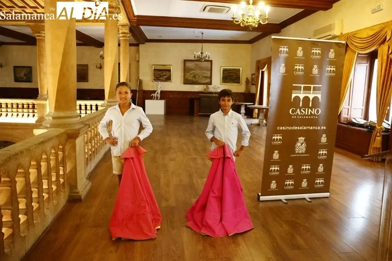 Inauguración de la muestra 'El toro y el arte' en el Casino de Salamanca. Foto de David Sañudo