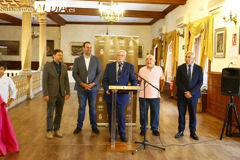 Inauguración de la muestra 'El toro y el arte' en el Casino de Salamanca. Foto de David Sañudo