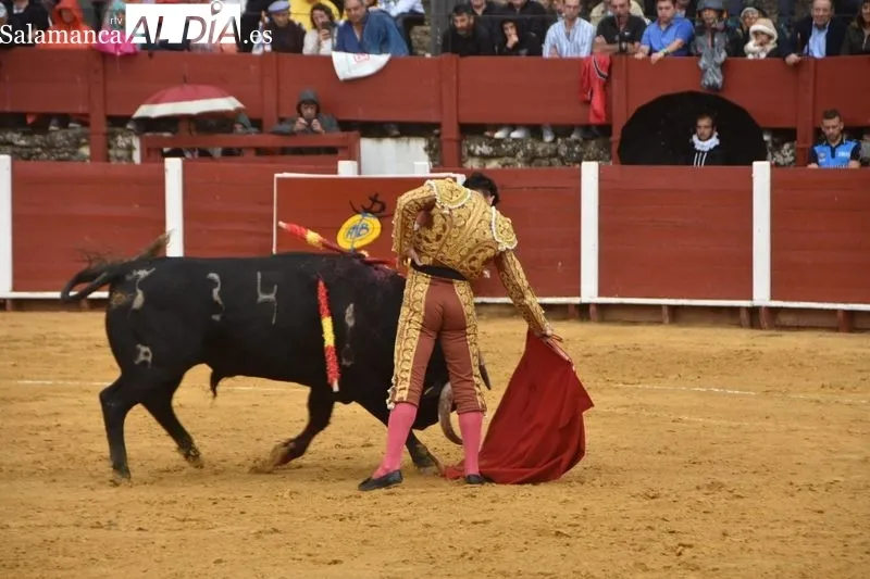 Foto 5 - Suspendida la corrida de B&eacute;jar tras la lidia del cuarto por la tremenda lluvia 