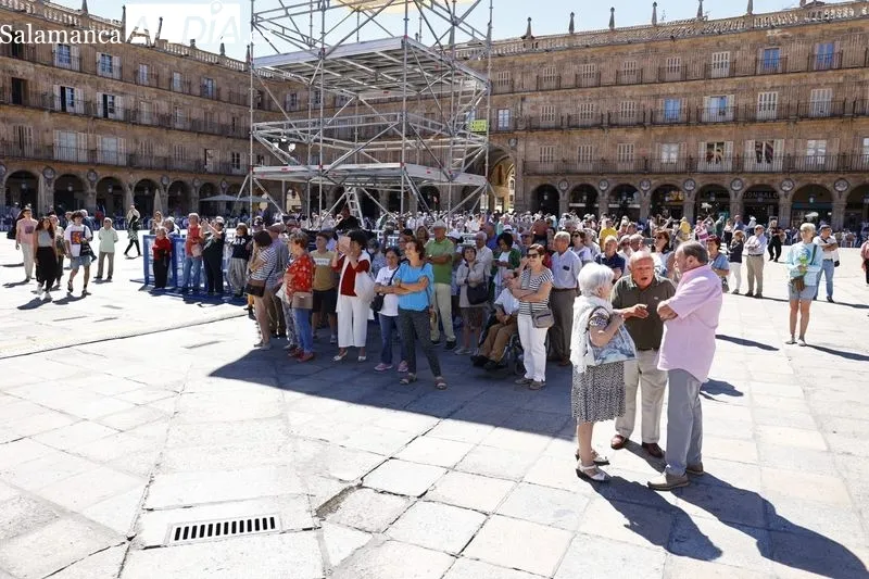 Concierto de la Banda Municipal de Salamanca en la Plaza Mayor. Foto de David Sañudo