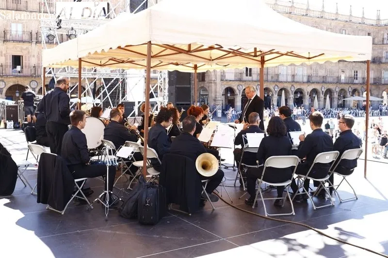 Concierto de la Banda Municipal de Salamanca en la Plaza Mayor. Foto de David Sañudo
