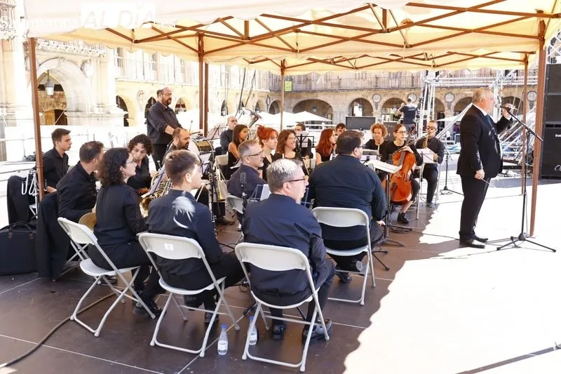 Concierto de la Banda Municipal de Salamanca en la Plaza Mayor. Foto de David Sañudo
