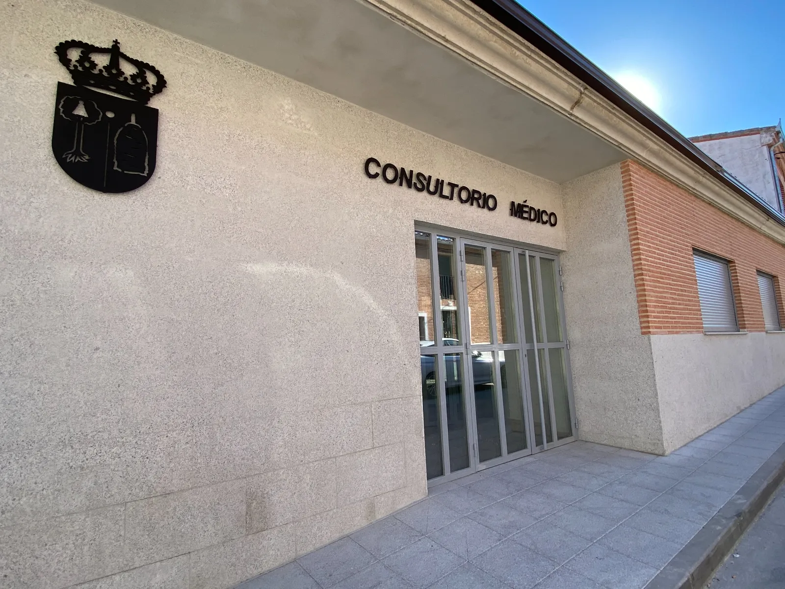 Consultorio médico de Macotera. Archivo