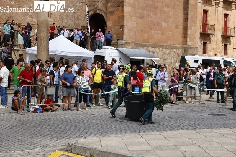 Exhibición de la Guardia Civil en la calle Fonseca. Foto David Sañudo