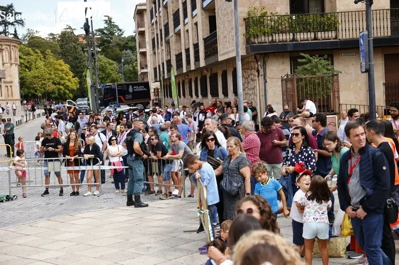 Exhibición de la Guardia Civil en la calle Fonseca. Foto David Sañudo