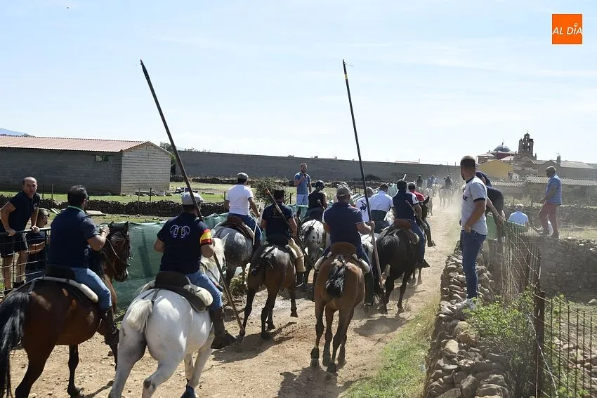 Momento del segundo encierro a caballo en Aldehuela de Yeltes/ Fotos: Adrián M.Pastor