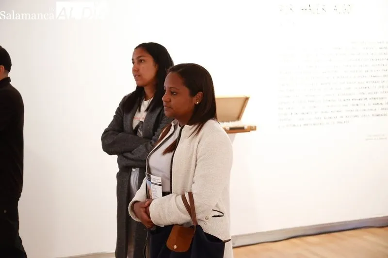 Presentación de ‘Por hacer algo’, la exposición del artista salmantino Víctor Rico en el DA2. Foto de David Sañudo