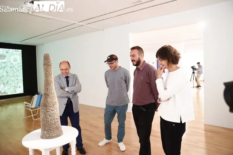 Presentación de ‘Por hacer algo’, la exposición del artista salmantino Víctor Rico en el DA2. Foto de David Sañudo