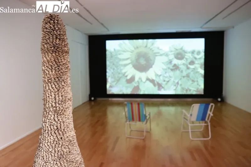 Presentación de ‘Por hacer algo’, la exposición del artista salmantino Víctor Rico en el DA2. Foto de David Sañudo