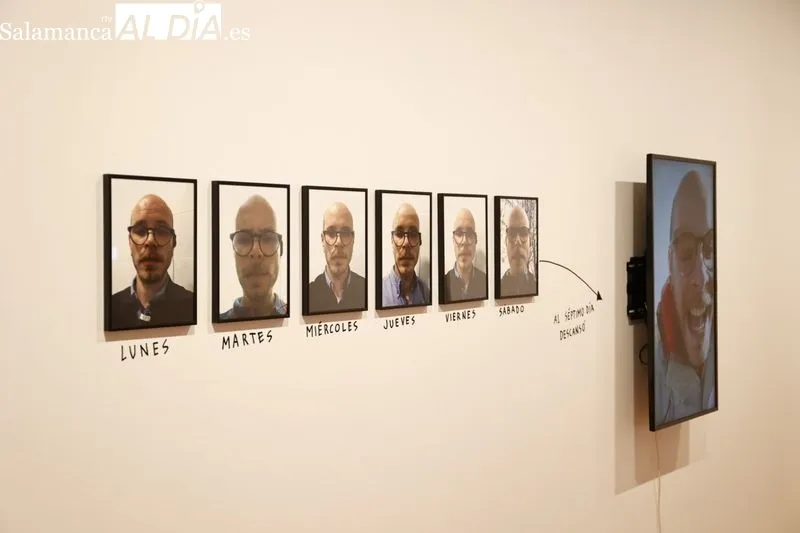 Presentación de ‘Por hacer algo’, la exposición del artista salmantino Víctor Rico en el DA2. Foto de David Sañudo