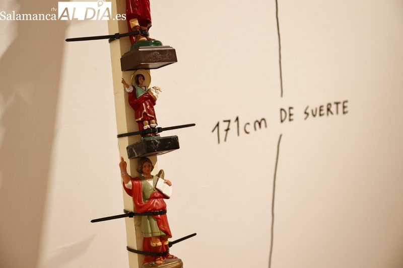 Presentación de ‘Por hacer algo’, la exposición del artista salmantino Víctor Rico en el DA2. Foto de David Sañudo
