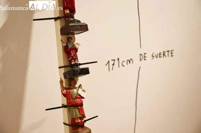 Presentación de ‘Por hacer algo’, la exposición del artista salmantino Víctor Rico en el DA2. Foto de David Sañudo