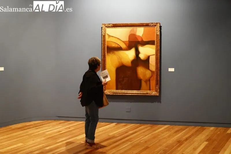 Inauguración de la exposición 'Profesores y Alumnos de la Escuela de Nobles y Bellas Artes de San Eloy'. Foto de David Sañudo