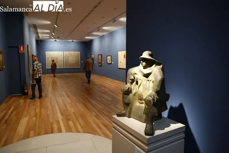 Inauguración de la exposición 'Profesores y Alumnos de la Escuela de Nobles y Bellas Artes de San Eloy'. Foto de David Sañudo
