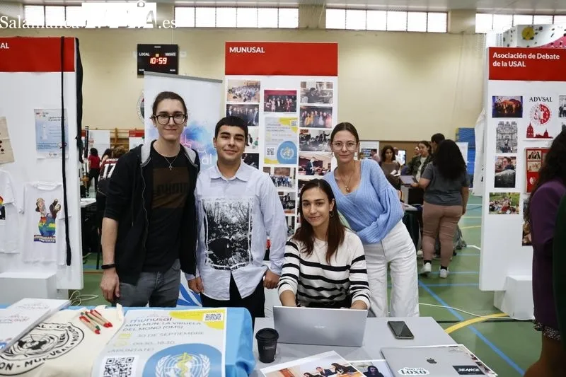 Feria de Bienvenida de la Universidad de Salamanca en el pabellón Unamuno. Foto de David Sañudo