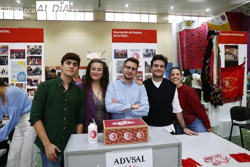 Feria de Bienvenida de la Universidad de Salamanca en el pabellón Unamuno. Foto de David Sañudo