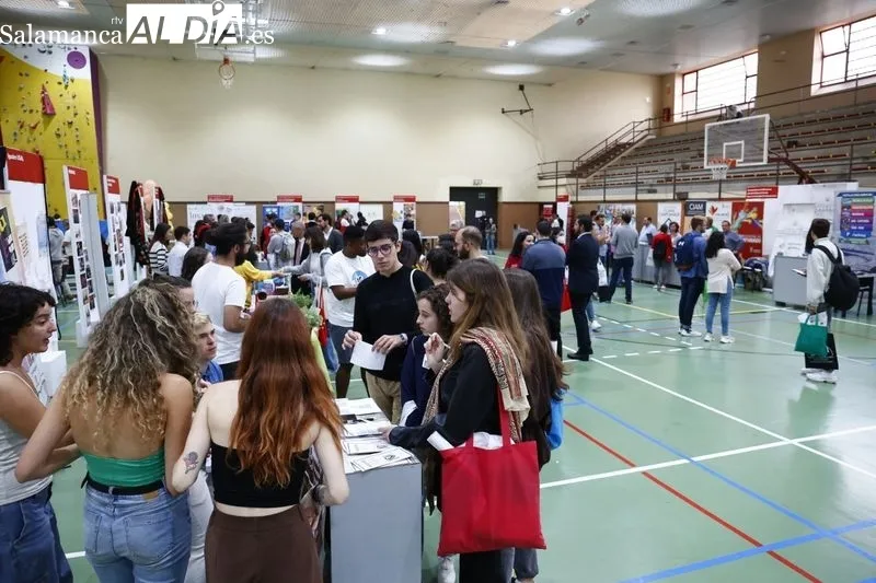 Feria de Bienvenida de la Universidad de Salamanca en el pabellón Unamuno. Foto de David Sañudo