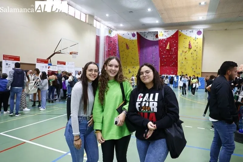 Feria de Bienvenida de la Universidad de Salamanca en el pabellón Unamuno. Foto de David Sañudo