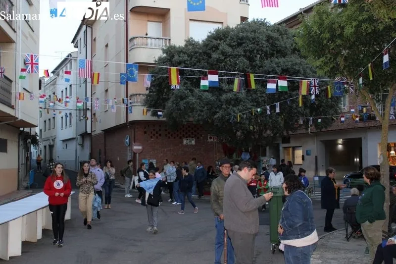 Foto 4 - Emotiva ofrenda floral a San Miguel