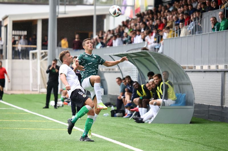 Empate del CD Guijuelo ante el filial del Racing de Santander (0-0)