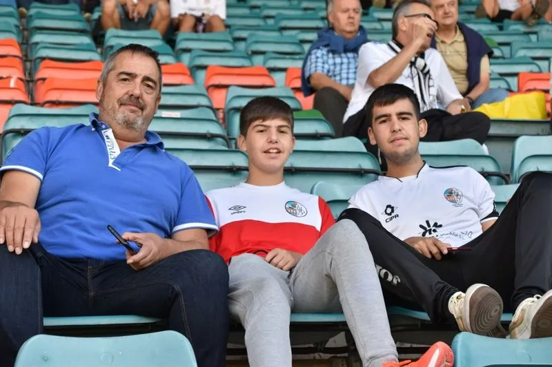 Foto 17 - El Helm&aacute;ntico conecta con el Salamanca UDS en su estreno liguero