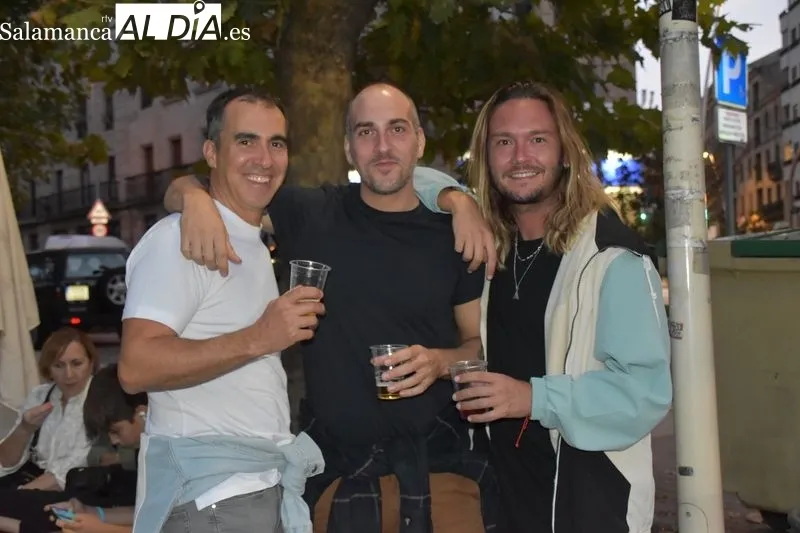 Disfrutando en las casetas de la Feria de Día en el parque de La Alamedilla. Fotos: Vanesa Martins