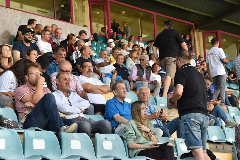 Foto 8 - El Helm&aacute;ntico conecta con el Salamanca UDS en su estreno liguero