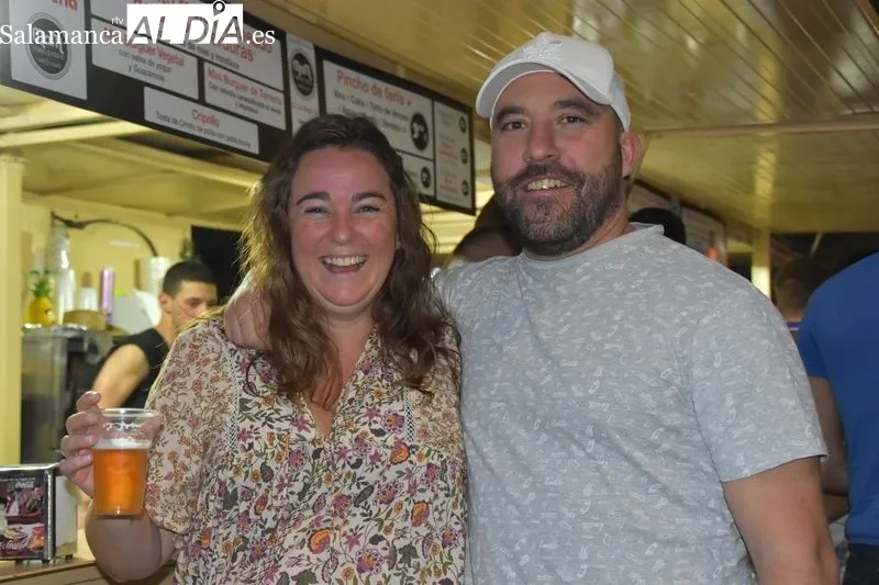 Disfrutando en las casetas de la Feria de Día en el parque de La Alamedilla. Fotos: Vanesa Martins