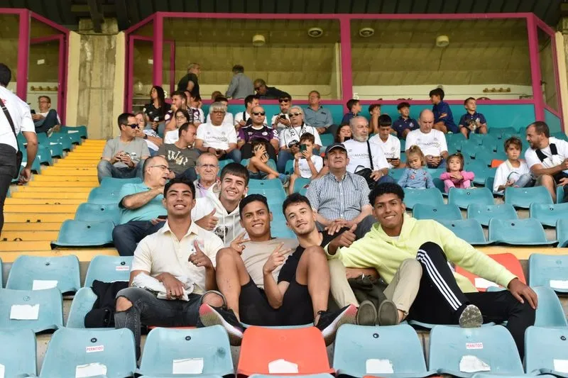 Foto 5 - El Helm&aacute;ntico conecta con el Salamanca UDS en su estreno liguero